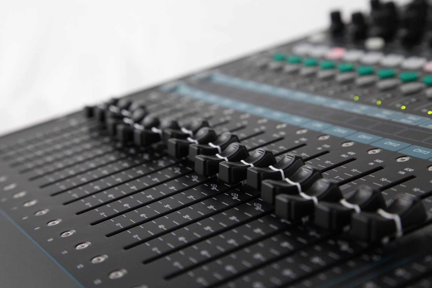 Allen & Heath QU-16 Chrome 16-Ch Digital Mixer